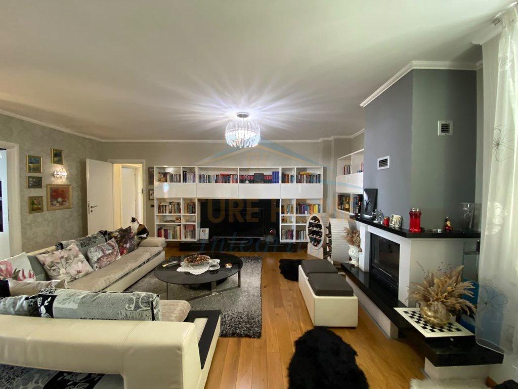 0694603851,Shitet, Penthouse 4+1+2+2 Poste Parkimi + Verandë – Tiranë