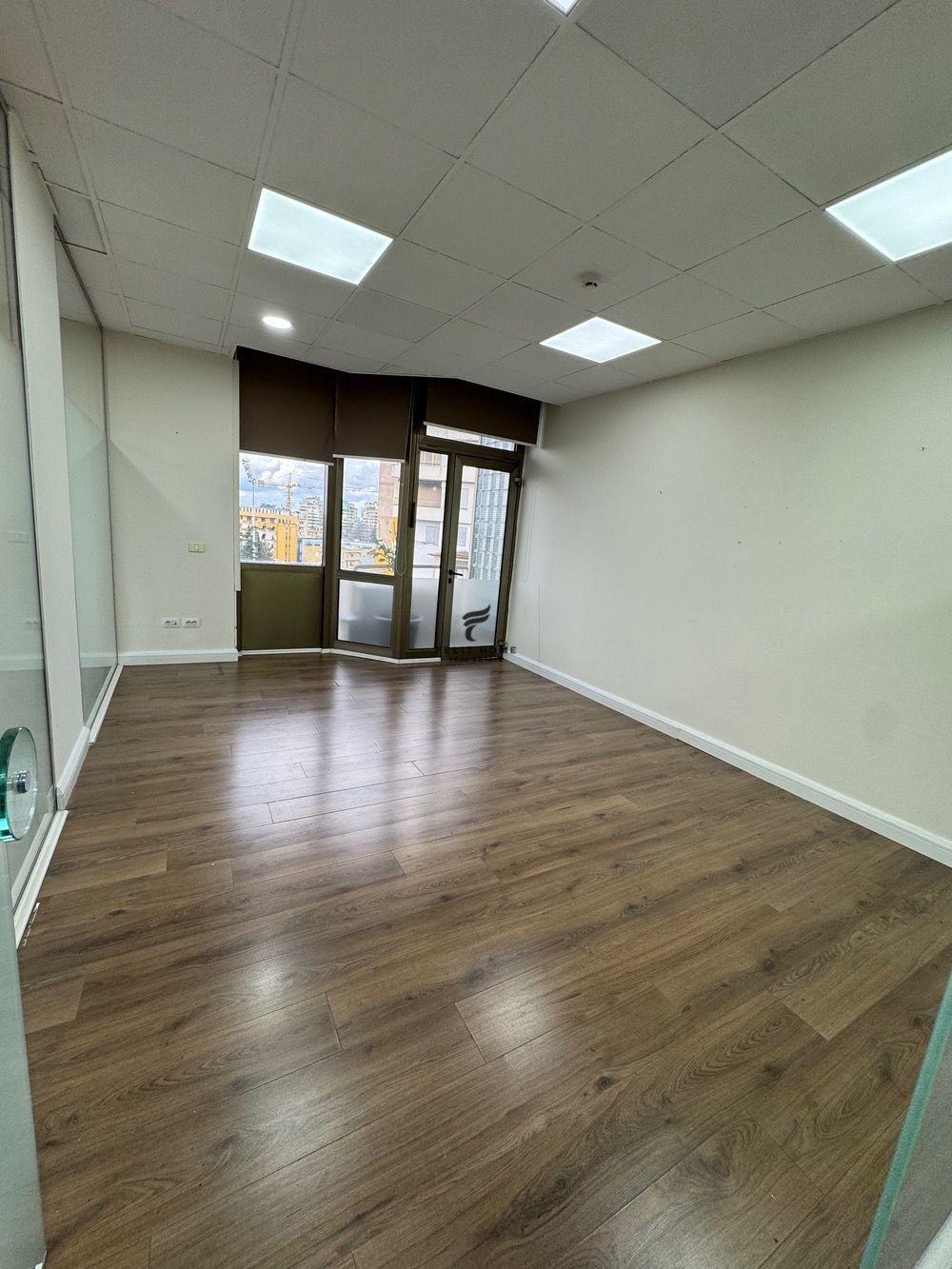 ZYRE ME QERA 100 M2 BLLOK 1500 EURO – Tiranë - 1