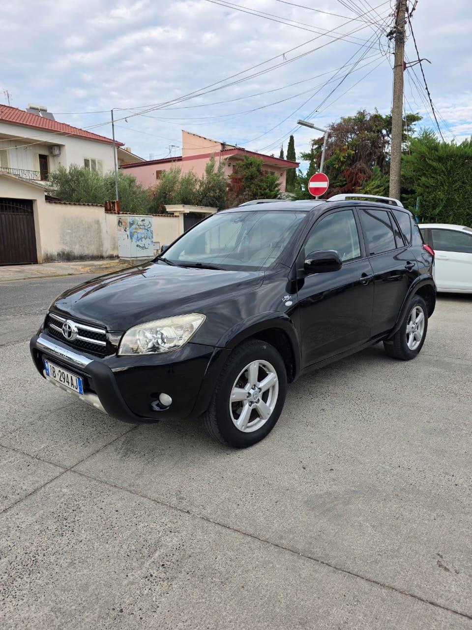 SHITET TOYOTA RAV4 FULL OPSION – Kavajë
