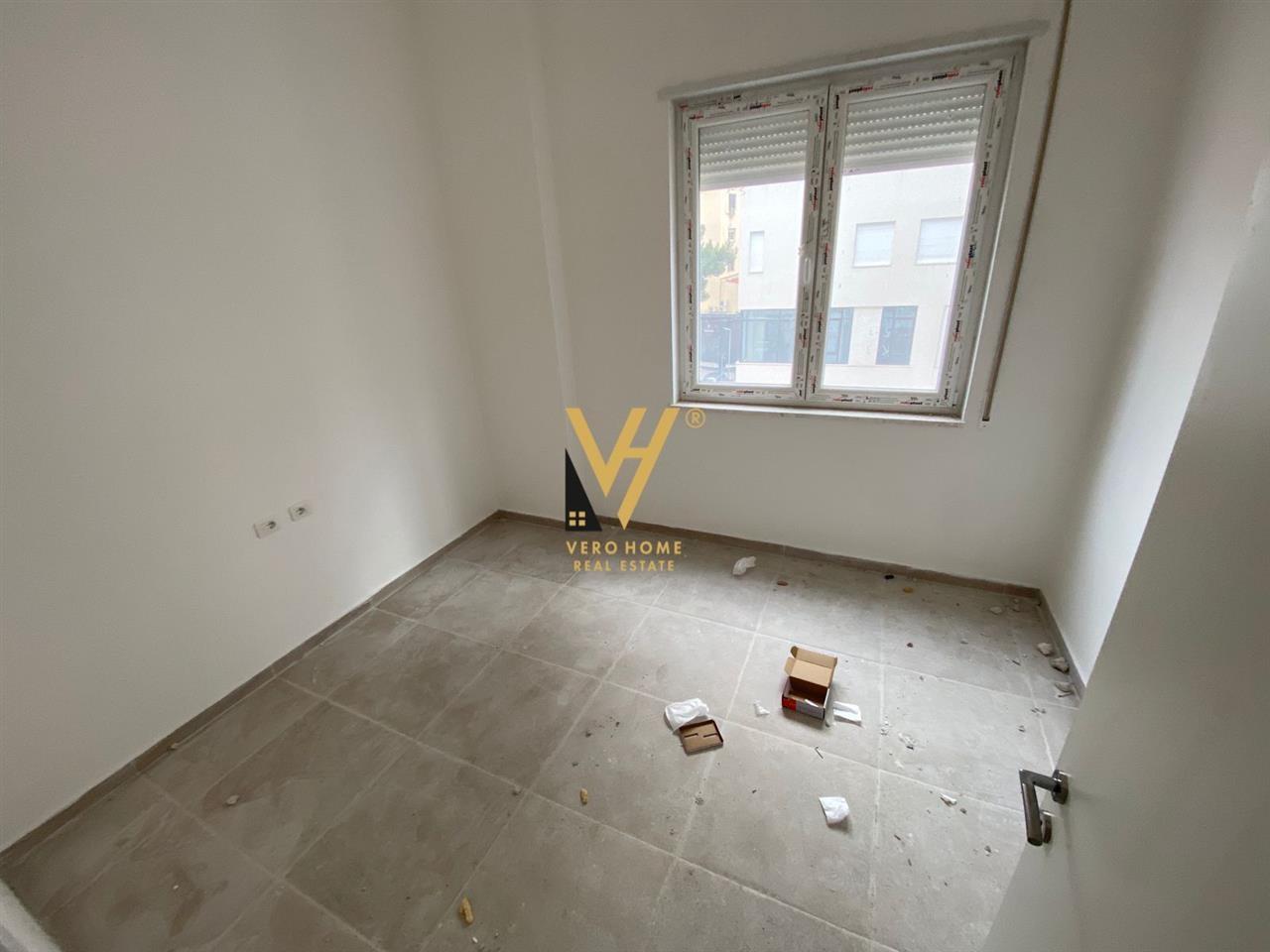JEPET ZYRE 100 M2 ME QERA NE QENDER 1.000 EURO – Tiranë - 1