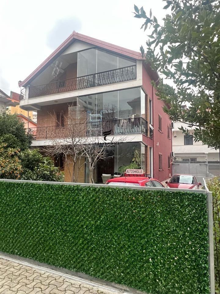 SHITET VILE 410 M2 KINOSTUDIO 509.000 EURO – Tiranë - 1
