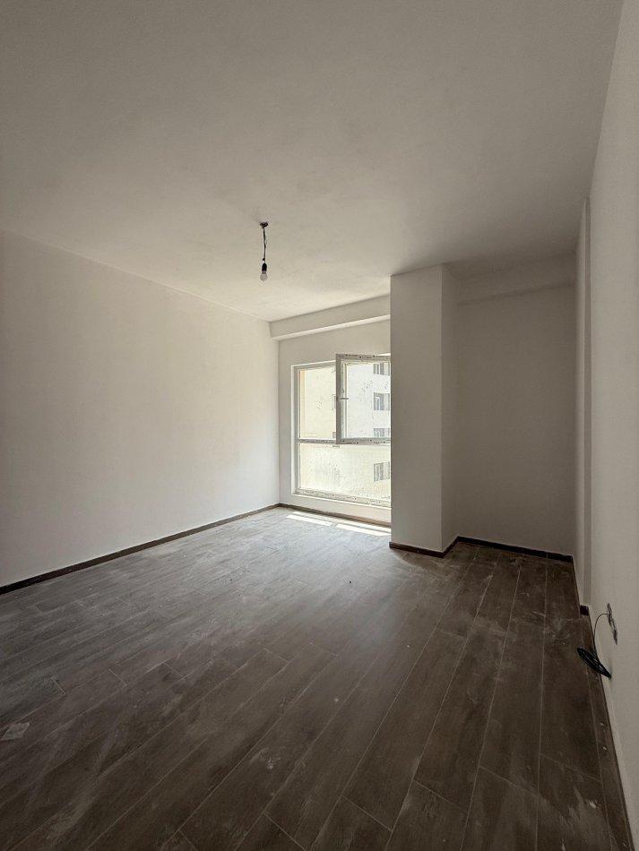 ZYRE ME QERA 140 M2 LAPRAKE 900 EURO – Tiranë