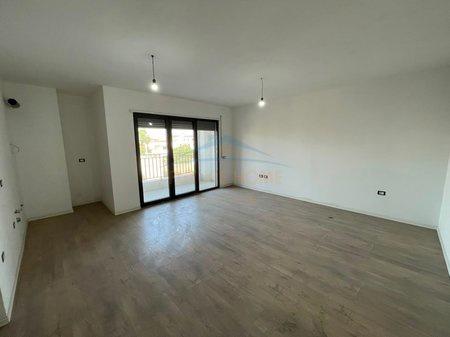 069 479 2 476 SHITET APARTAMENT 2+1,BULEVARDI I RI – Tiranë