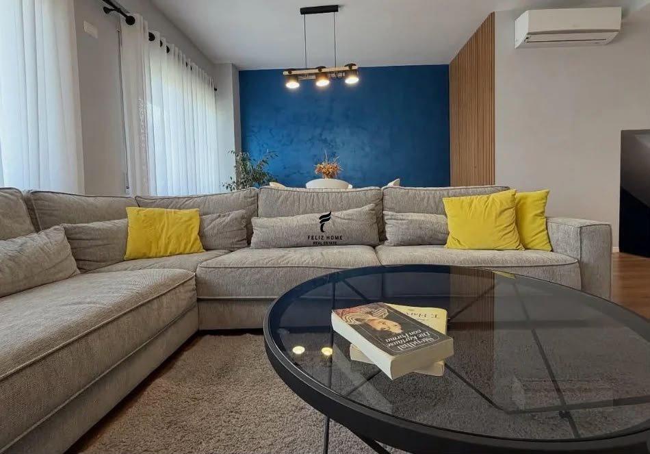 APARTAMENT ME QERA 2+1 KODRA E DIELLIT 120.000 LEKE FH-95570 – Tiranë