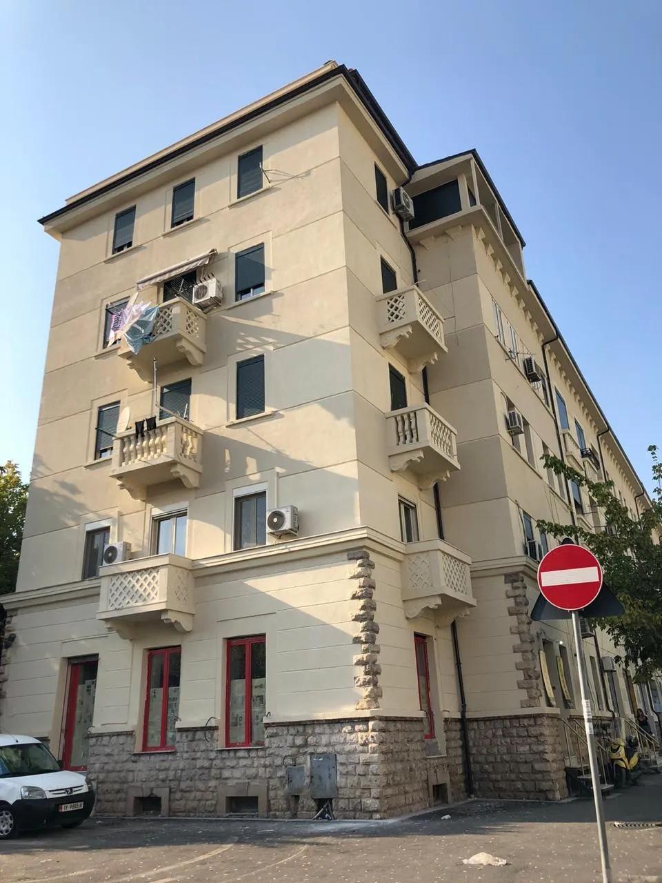 Jepet me qera Ambjent Zyre tek Bulevardi Zogu I – Tiranë - 1