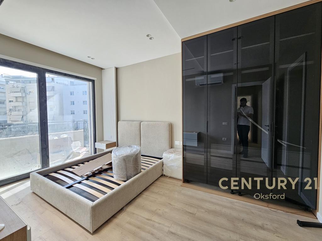 SHITET APARTAMENT 2+1+2+ POST PARKIMI TE "XHELUKSI" LIQENI I – Tiranë - 1