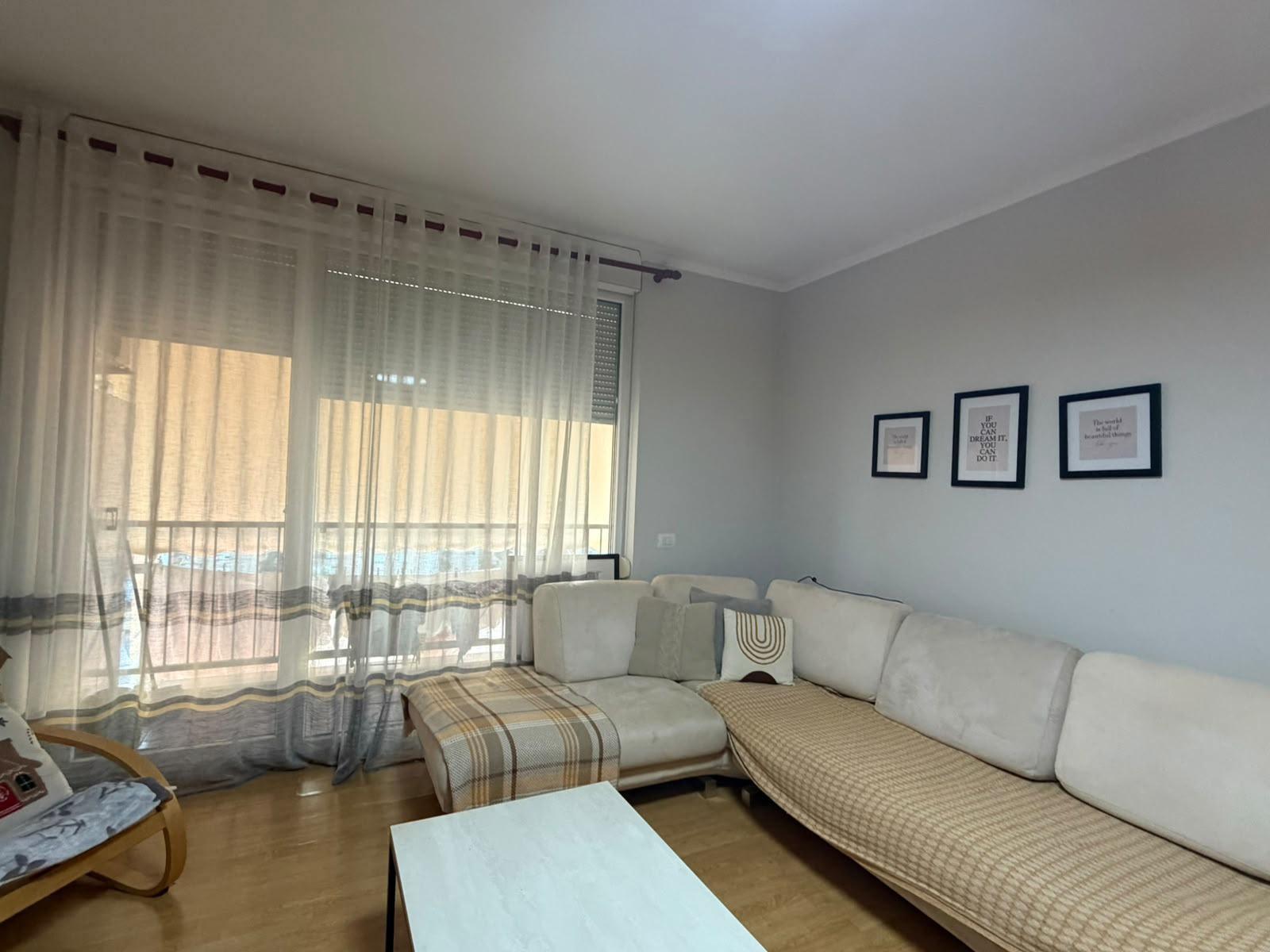 JEPET APARTAMENT ME QERA •SIPERFAQE TOTALE 100 M2 •3+1 •KATI – Tiranë