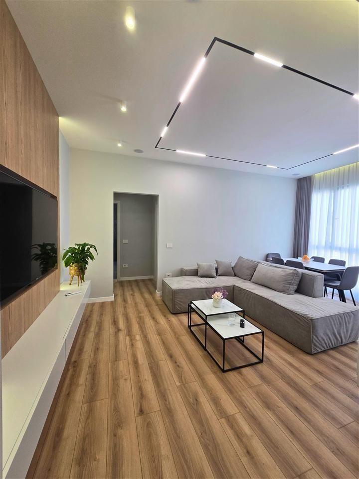 APARTAMENT ME QERA 1+1 LIQENI THATE 1.250 EURO – Tiranë